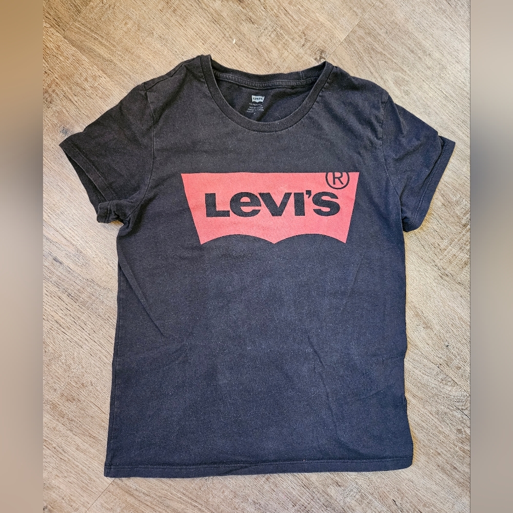 Levi's logo tshirt size L